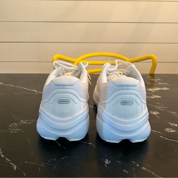 Brooks Ghost Max 2 Mens. Size 10.5 2E - Picture 4 of 5